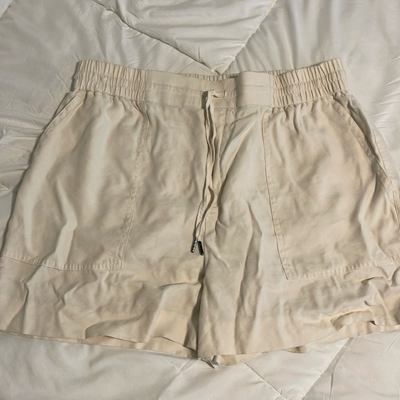 Vera Wang Shorts - Picture 1 of 2